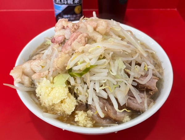 「小豚入りニンニクアブラ」@ラーメン二郎 生田駅前店の写真