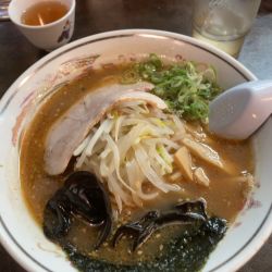 ニンニクラーメン　869円