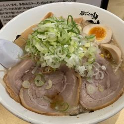 しょうゆ味玉ラーメン