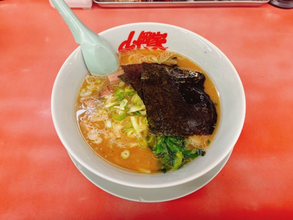 「醤油ラーメン+コロチャーシュー」@山岡家 富士店の写真
