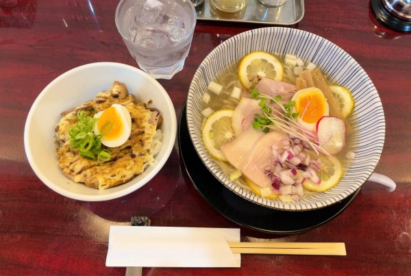 「限定 冷やし鶏塩レモンらぁ麺 & 炙りマヨ刻みチャーシュー丼」@らぁ麺つけ麺Lab すすりどきの写真