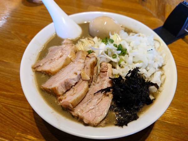 「濃厚煮干そば＋チャーシュー増し＋味玉」@中村屋総本山の写真