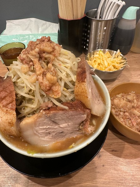 「豚ラーメン＋辛ネギ＋マシマシ」@俺の生きる道 上野店の写真