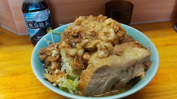 「小麺半分豚ダブル、ヤサイニンニクマシカラメ」@ラーメン二郎 立川店の写真