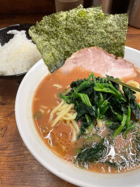 「ラーメン 並 ライス」@横浜家系らーめん 武道家 吉祥寺店の写真
