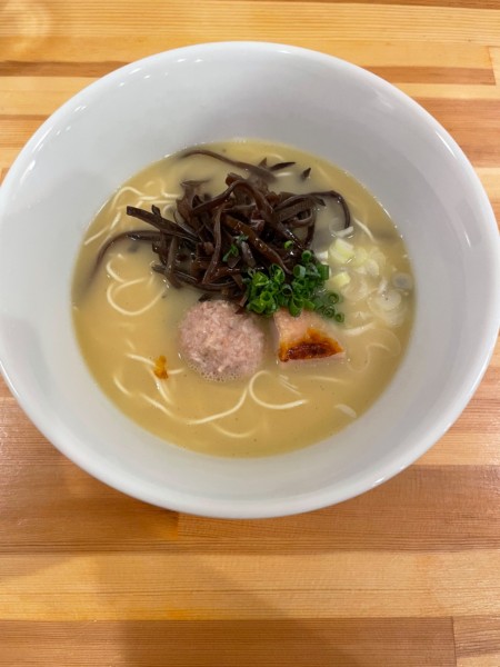 「博多水炊きらーめん」@博多水炊きらーめん うかんむりの写真