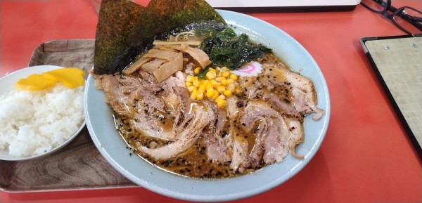 「炙り味噌とろﾁｬｰｼｭｰ＋半ﾗｲｽ」@ラーメンショップ 鷲宮店の写真