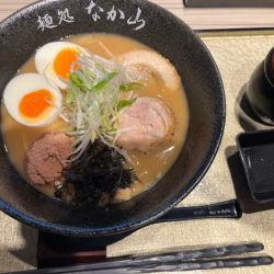 濃厚鶏白湯ラーメン味玉入り（1000円）