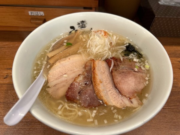 「焼豚塩らーめん　1190円」@塩らーめん専門 ひるがお 大岡山店の写真