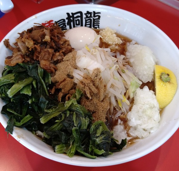 「らーめん小+魚粉W､ほうれん草W､玉ねぎW､ほぐし豚」@麺屋 桐龍 久喜店の写真