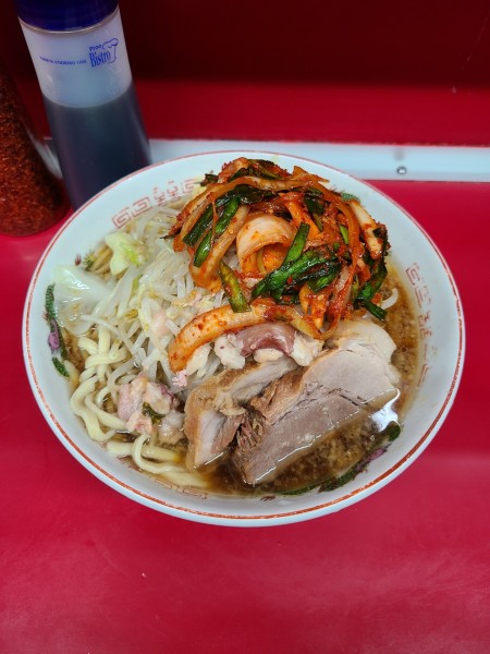 「ラーメン(ぶた2枚)＋SUPERキムチ」@ラーメン二郎 湘南藤沢店の写真