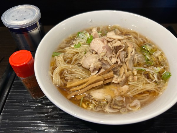 「【季節限定】冷やし肉そば950円」@龍のひげの写真