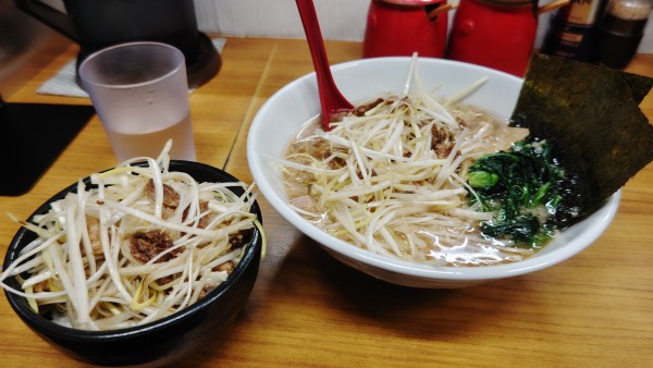 「ネギラーメン８５０円＆ネギ丼３００円」@ラーメン勝屋の写真