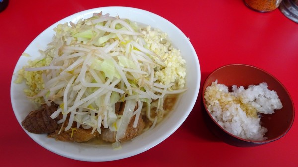 「小（800円）＋おろしぽん酢（100円）ヤサイニンニク生姜」@ラーメン二郎 大宮公園駅前店の写真