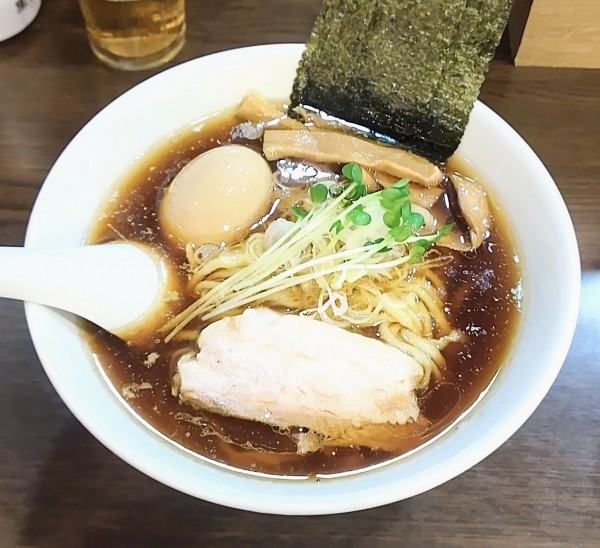 「丸鶏醤油らーめん 大盛 + 味玉」@間合 AWAIの写真