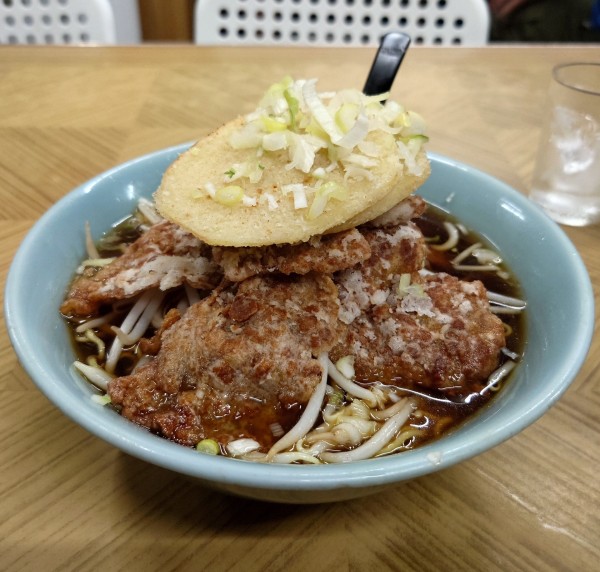 「(特製)ミックスラーメン(麺少なめ、900円)」@宝来軒の写真