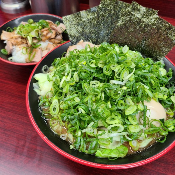 「全部のせラーメン+まかない飯」@麺家 紫極 大泉学園店の写真