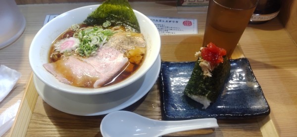 「熟成醤油の淡麗中華そば おにぎりセット上（すじこ鮭）」@中華そば おにぎり 番いの写真