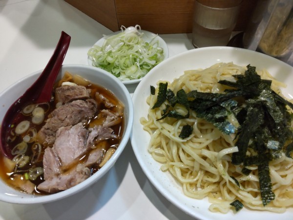 「ハーフチャーシューざるらぁめん 大盛＋ネギ」@らぁめん ほりうち 新橋店の写真