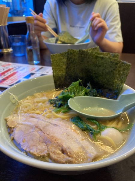 「濃厚豚骨塩ラーメン」@横濱家系らーめん 喜濱家 山王町店の写真