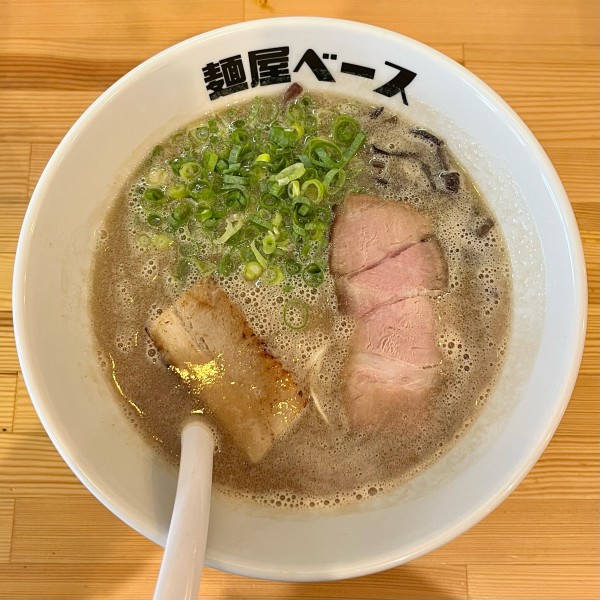 「豚骨ラーメン（800円）」@麺屋 ベースの写真