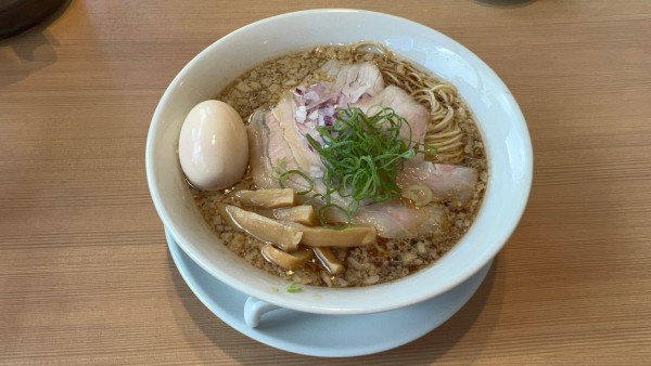 「背脂醤油らぁ麺」@らぁ麺 はやし田 国立店の写真