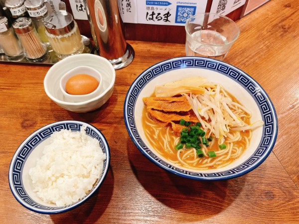 「徳島ラーメンセット」@徳島ラーメン はるまの写真