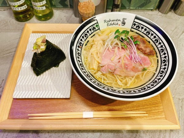 「塩ラーメン+ネギ塩おにぎり」@Rahmen Eddie 新宿御苑の写真