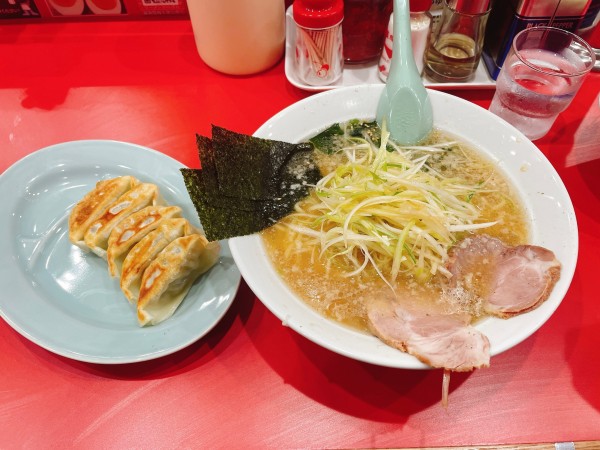 「かいざんラーメン+餃子」@ラーメン かいざん 船橋店の写真