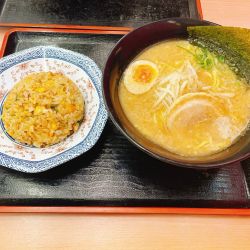 黒にんたまラーメン　チャーハンセット