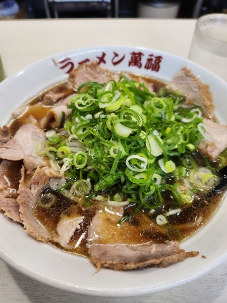 「チャーシューしょうゆラーメン🍜」@ラーメン 萬福 下鳥羽本店の写真