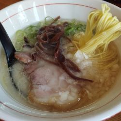 塩豚骨らーめん(旧きんからーめん)(850)