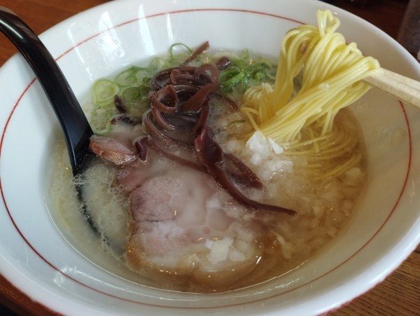 「塩豚骨らーめん(旧きんからーめん)(850)」@元祖きんかどう 座間本店の写真