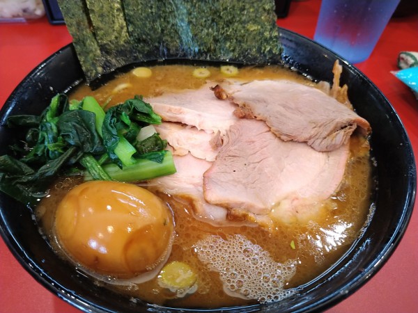 「チャーシューメン(並)＋煮卵」@杉田家 千葉駅前店の写真