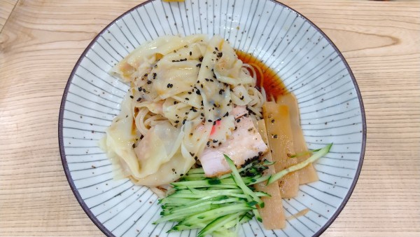 「冷やしワンタンメン・麺軽め」@らーめん 高尾の写真