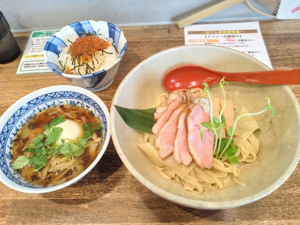 「鴨つけ麺鴨増し＋イクラ丼」@㐂りん食堂の写真