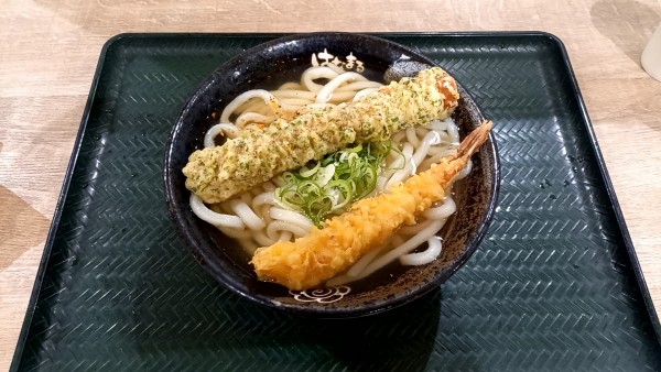 「かけうどん（中）ちくわ磯辺揚げ・大海老天」@はなまるうどん イオン松江店の写真
