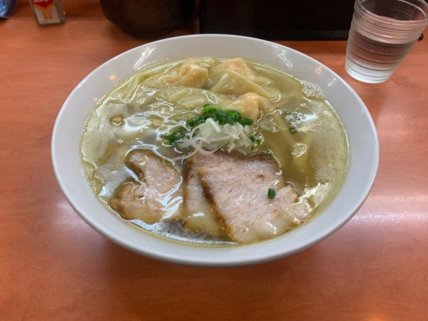 「海老ワンタンメン」@日陰の写真