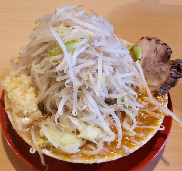 「辛味噌ラーメン（野菜マシ・ニンニク有り）950円」@麺屋 むすぶの写真