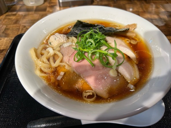 「黒薩摩醤油950円」@特級鶏蕎麦 龍介 PLAY atre TSUCHIURA店の写真
