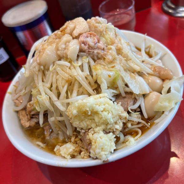 「小ラーメン＋汁なし＋白ネギ＋うずら『コール』全部」@ラーメン二郎 西台駅前店の写真