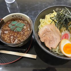 つけ麺　バリ黒（大盛り800g）