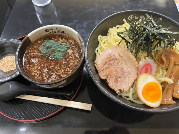 「つけ麺　バリ黒（大盛り800g）」@ら〜麺の創造 つけ麺岡崎の写真