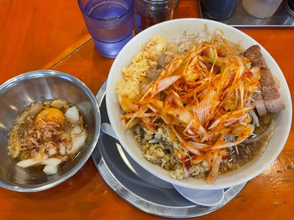 「大ラーメン＋辛ネギ＋気まぐれ」@麺屋穴場の写真