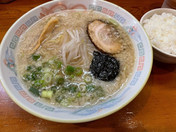 「ラーメン　半ライス」@中華そば専門店 木八 三島店の写真