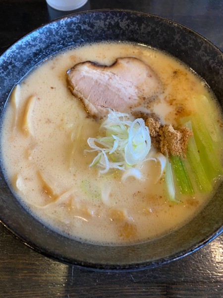 「豚骨らーめん」@半チャンラーメン たまぞう 下柚木店の写真