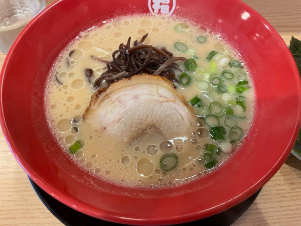 「豚骨ラーメン」@ラーメン酒場 福の軒 三島店の写真
