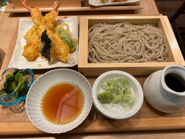 「海老天せいろ1200円(オープン記念半額)→600円+他」@天ぷらとそばと酒 ツクシ 朝霞台店の写真