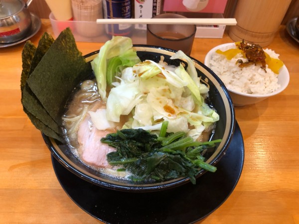 「らーめん＋キャベツ」@横浜家系ラーメン 大神家の写真