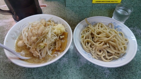 「小つけ麺（1,200円）野菜ニンニク背あぶら固まり」@ラーメン二郎 新宿小滝橋通り店の写真